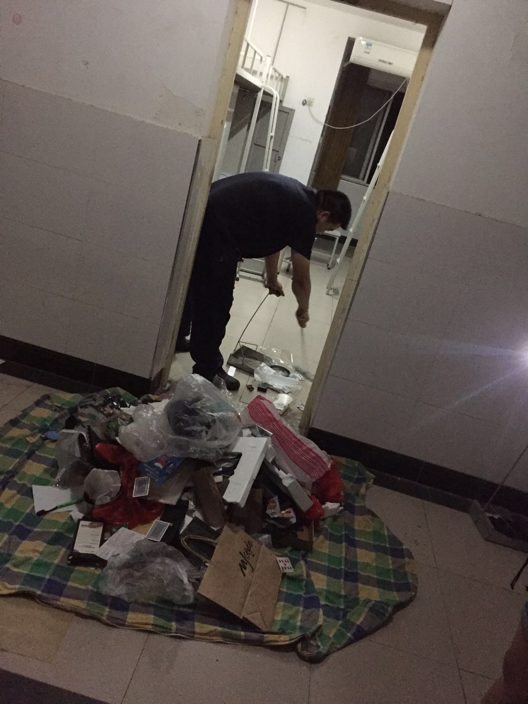 加班加点赶进度 确保完成夏令营任务(图5) 加班加点赶进度 确保完成夏令营任务(图5)
